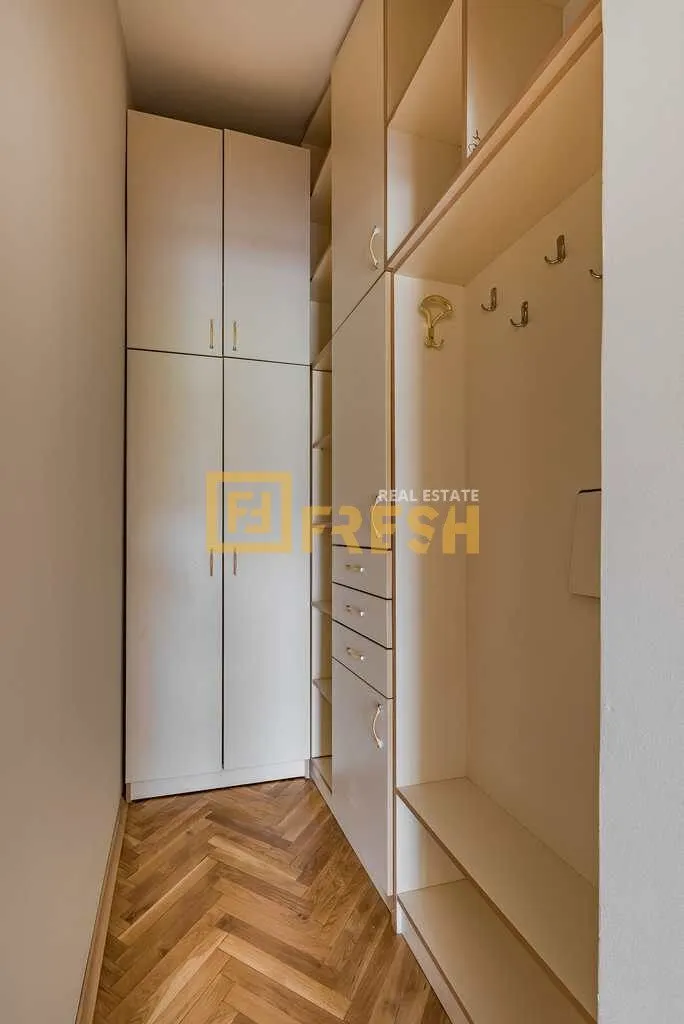 Rent, house, 370m², Zabjelo, Podgorica