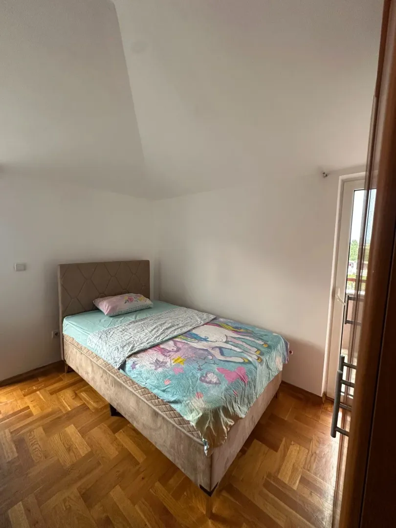 Izdavanje, četvorosoban stan, 150m², Stari Aerodrom, Podgorica