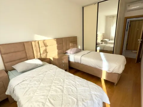 Izdavanje, dvosoban stan, 70m², City Kvart, Podgorica - image 9