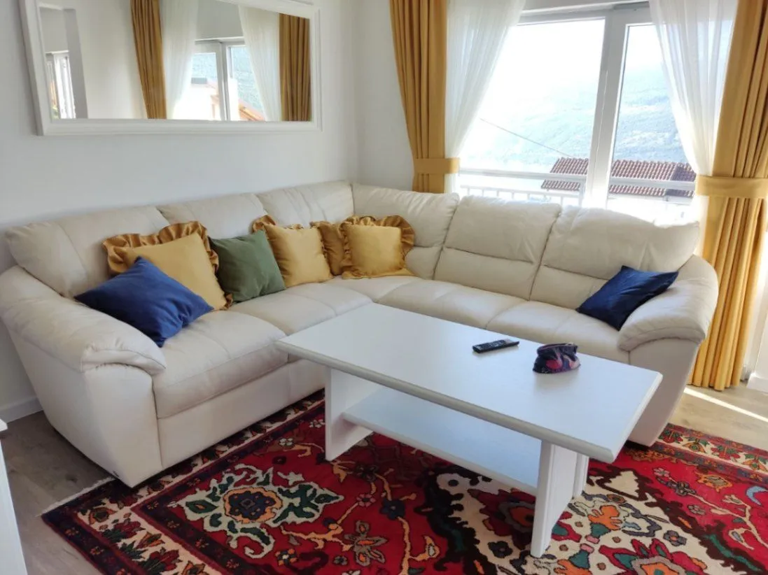 Izdavanje, trosoban stan, 65m², Sušćepan, Herceg Novi