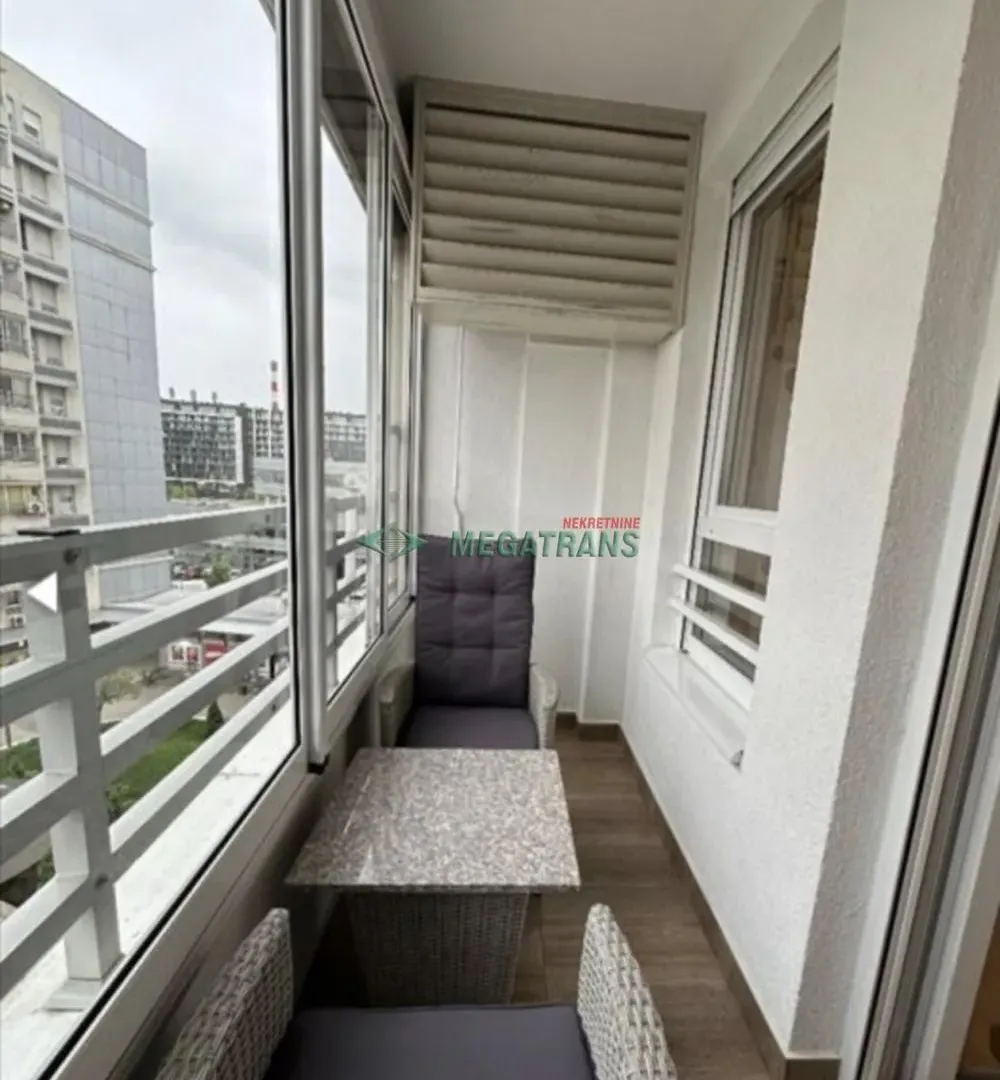 Izdavanje, trosoban stan, 102m², Belvil, Beograd