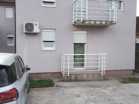 Izdavanje, dvosoban stan, 50m², Stari Aerodrom, Podgorica - image 2