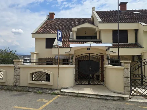 Rent, office space, 280m², Gorica C, Podgorica - image 2