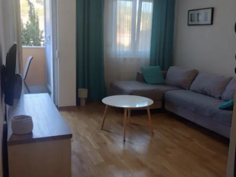 Izdavanje, jednosoban stan, 43m², City Kej, Podgorica
