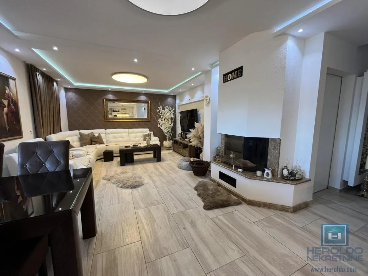 Prodaja, četvorosoban stan, 164m², Centar, Jagodina