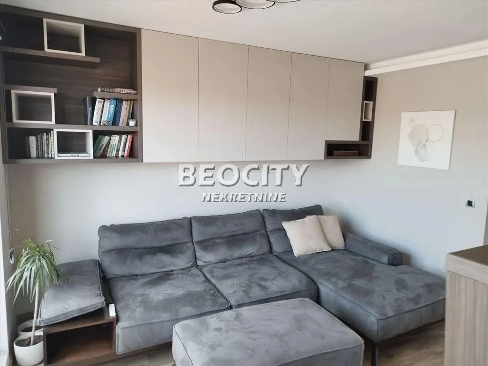 Prodaja, četvorosoban stan, 79m², Savski Trg, Beograd