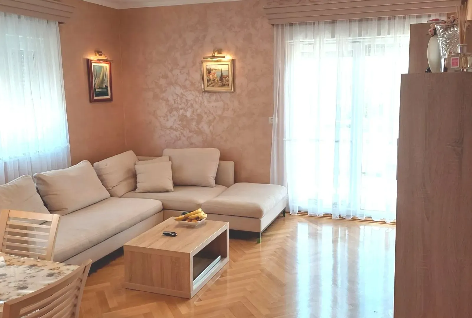 Izdavanje, dvosoban stan, 88m², City Kvart, Podgorica