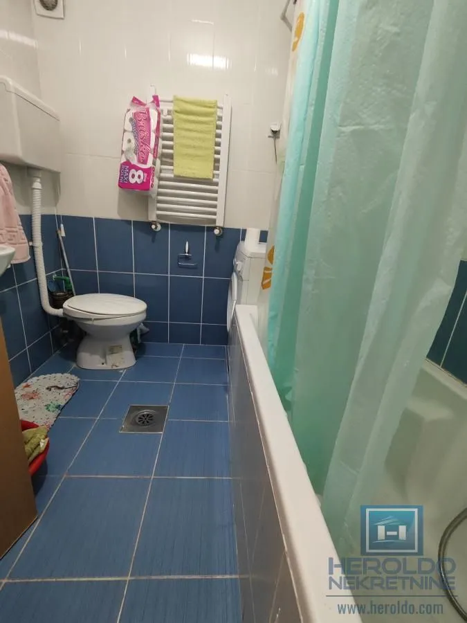 Izdavanje, trosoban stan, 71m², Centar, Jagodina