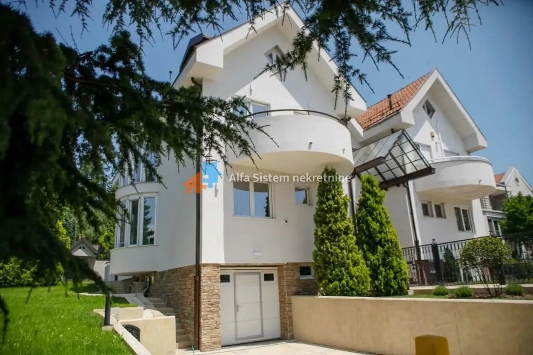 Rent, house, 260m², Čukarica, Beograd