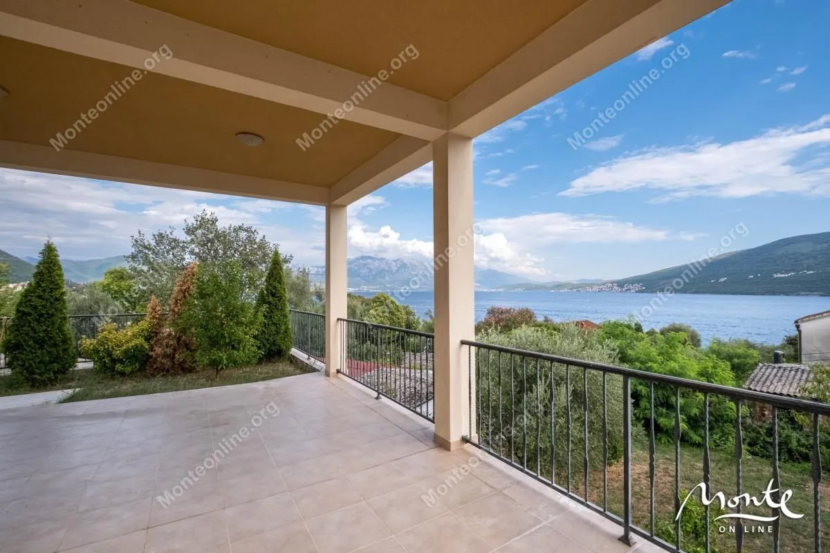 Sale, house, 247m², Đenovići, Herceg Novi