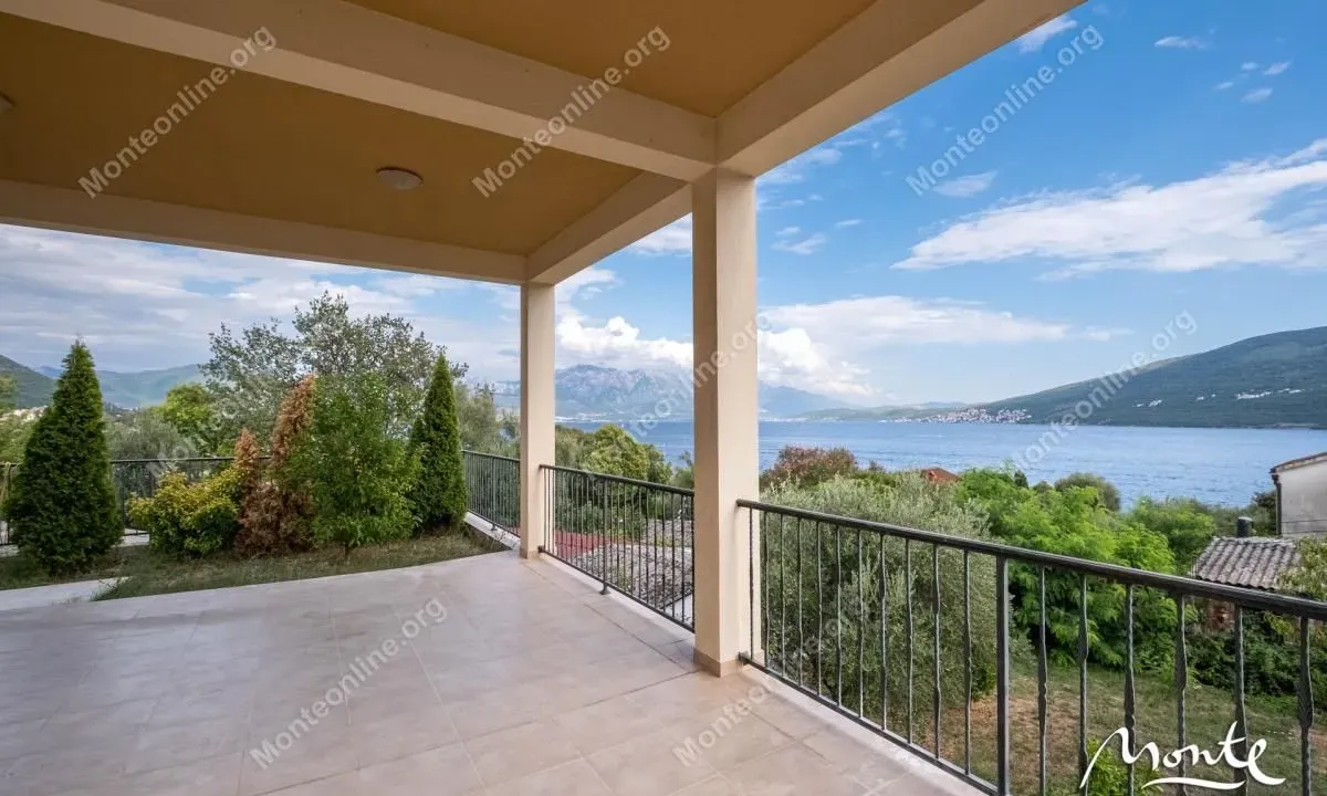 Sale, house, 247m², Đenovići, Herceg Novi