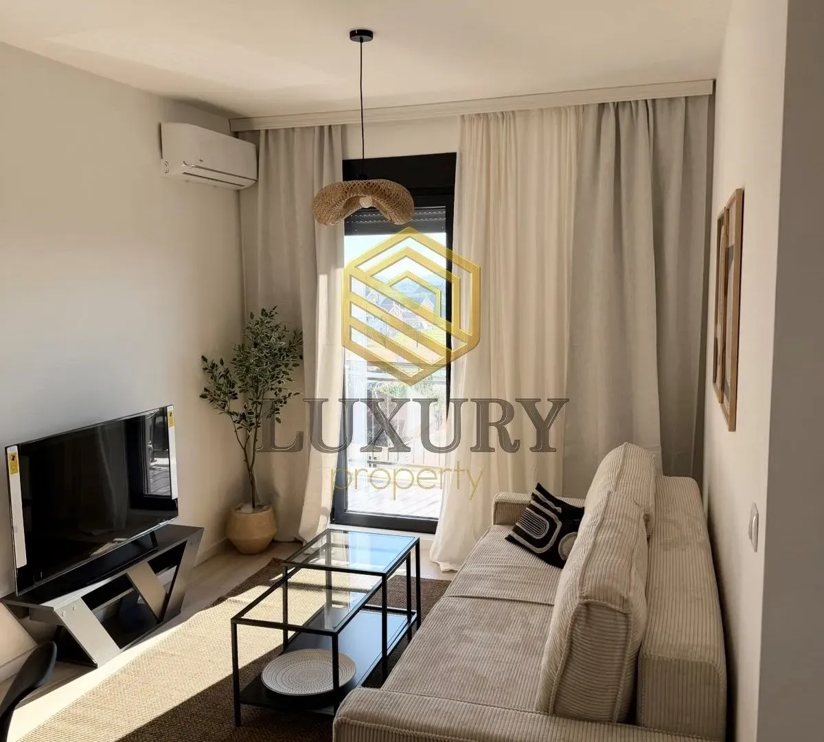 Izdavanje, jednosoban stan, 37m², Tološi, Podgorica