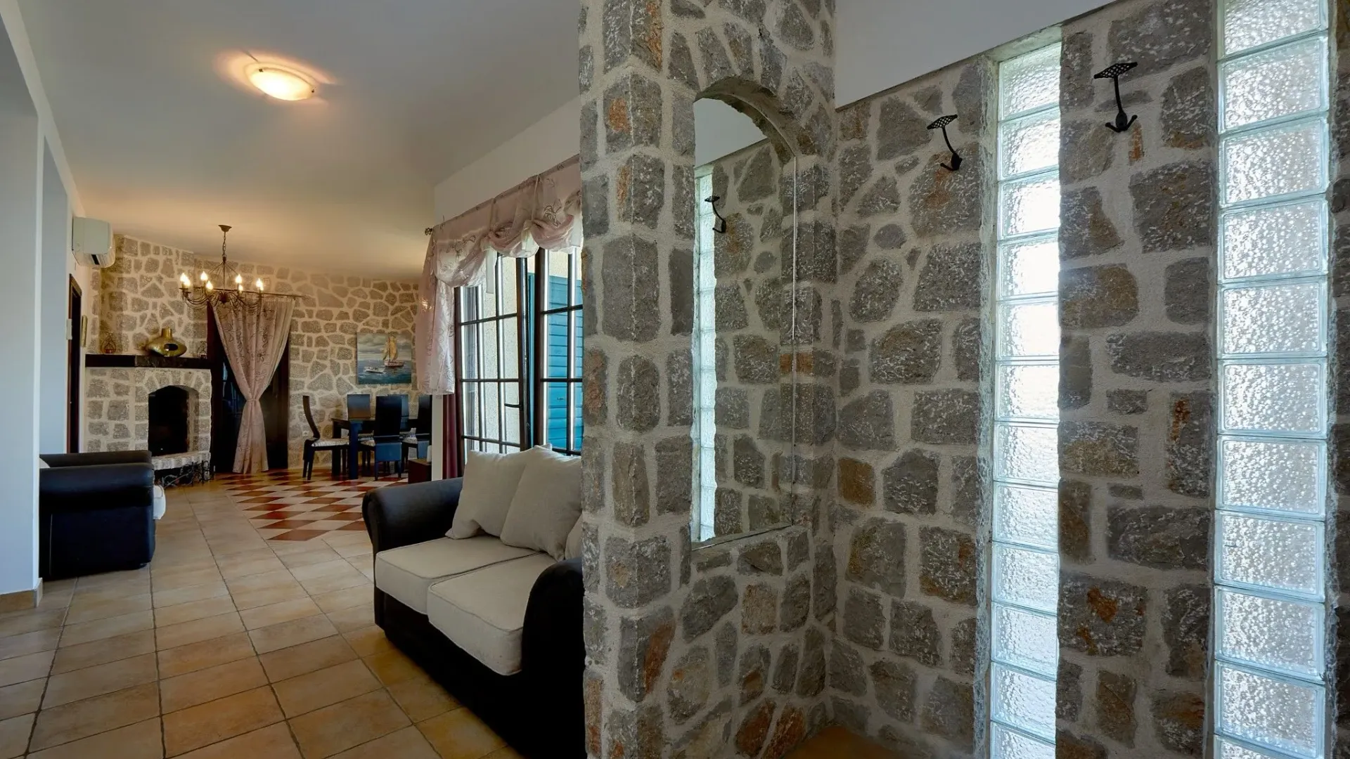 Sale, house, 235m², Kostanjica, Kotor