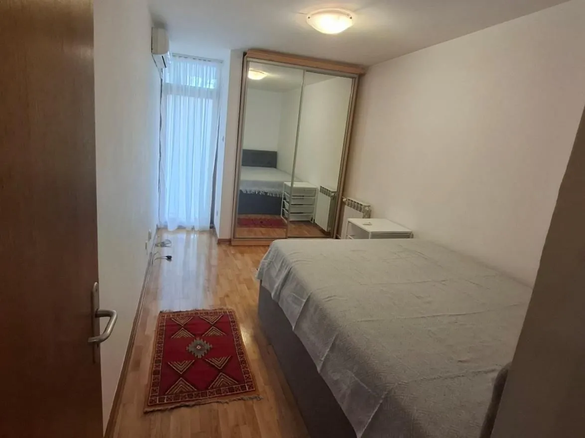 Izdavanje, trosoban stan, 95m², Vračar Sve Podlokacije, Beograd