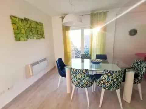Izdavanje, dvosoban stan, 75m², Centar, Tivat - image 5