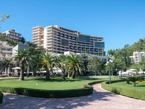 Sale, one bedroom apartment, 92m², Bečići, Budva - image 13