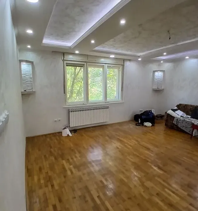 Izdavanje, četvorosoban stan, 77m², Palilula, Niš