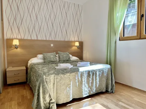 Rent, one bedroom apartment, 56m², Dobrota, Kotor - image 11