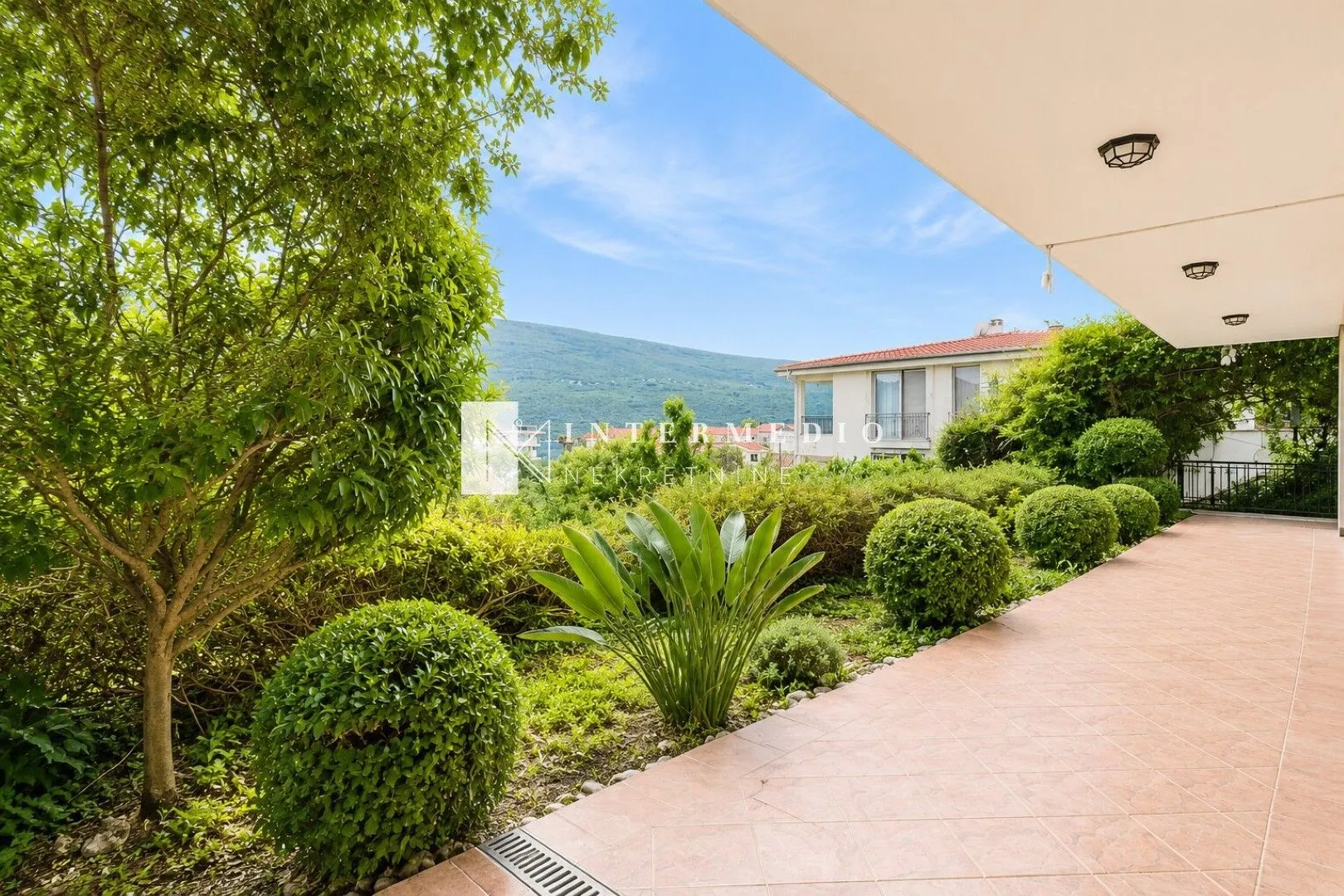 Prodaja, trosoban stan, 130m², Đenovići, Herceg Novi