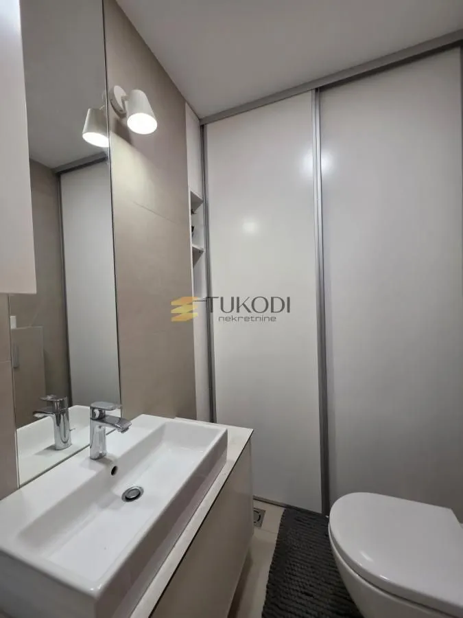 Prodaja, stan, 352m², Centar, Novi Sad