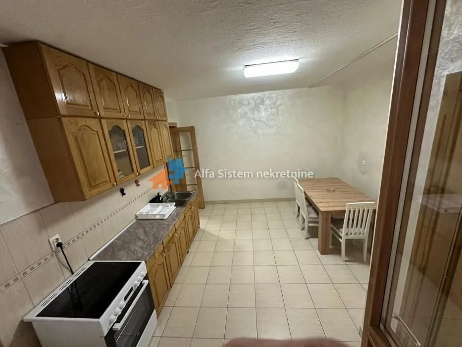 Izdavanje, trosoban stan, 105m², Savski Venac, Beograd