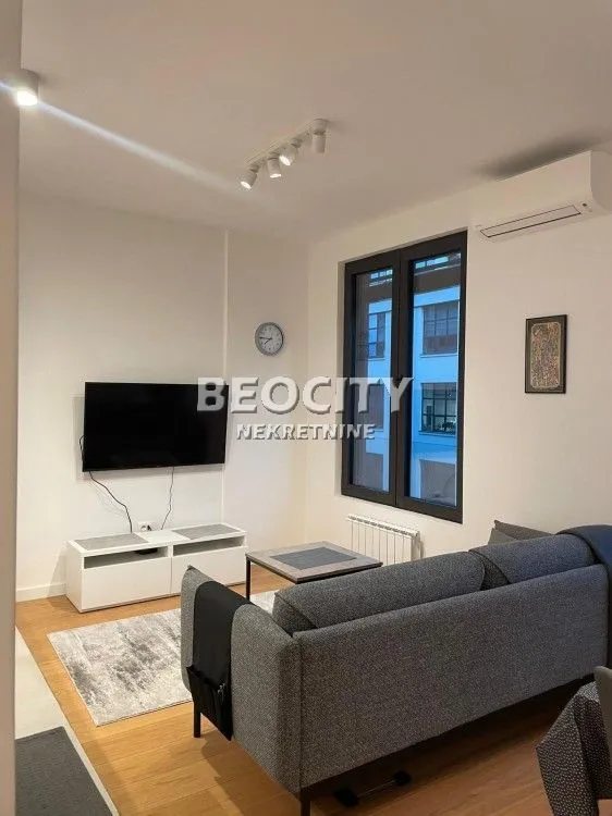 Izdavanje, stan, 38m², Dorćol Sve Podlokacije, Beograd