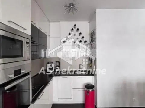 Izdavanje, četvorosoban stan, 105m², Savski Venac, Beograd - image 13