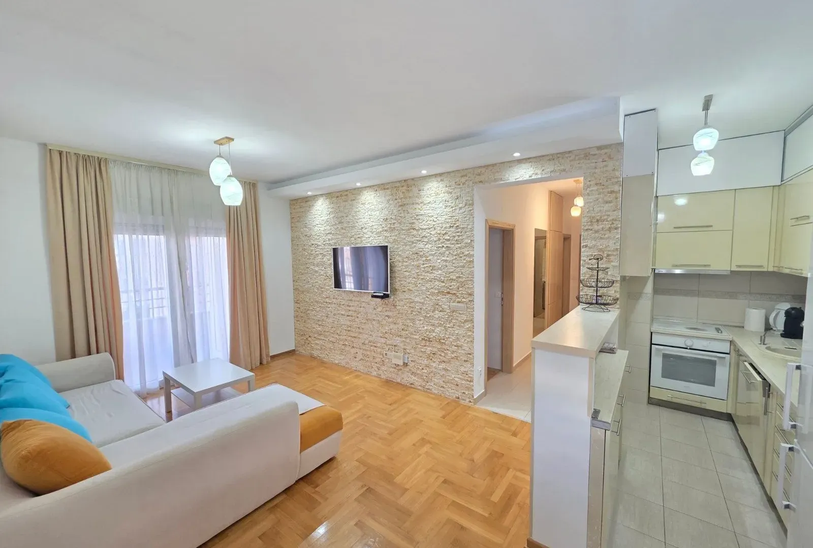 Izdavanje, dvosoban stan, 60m², Budva okolina, Budva