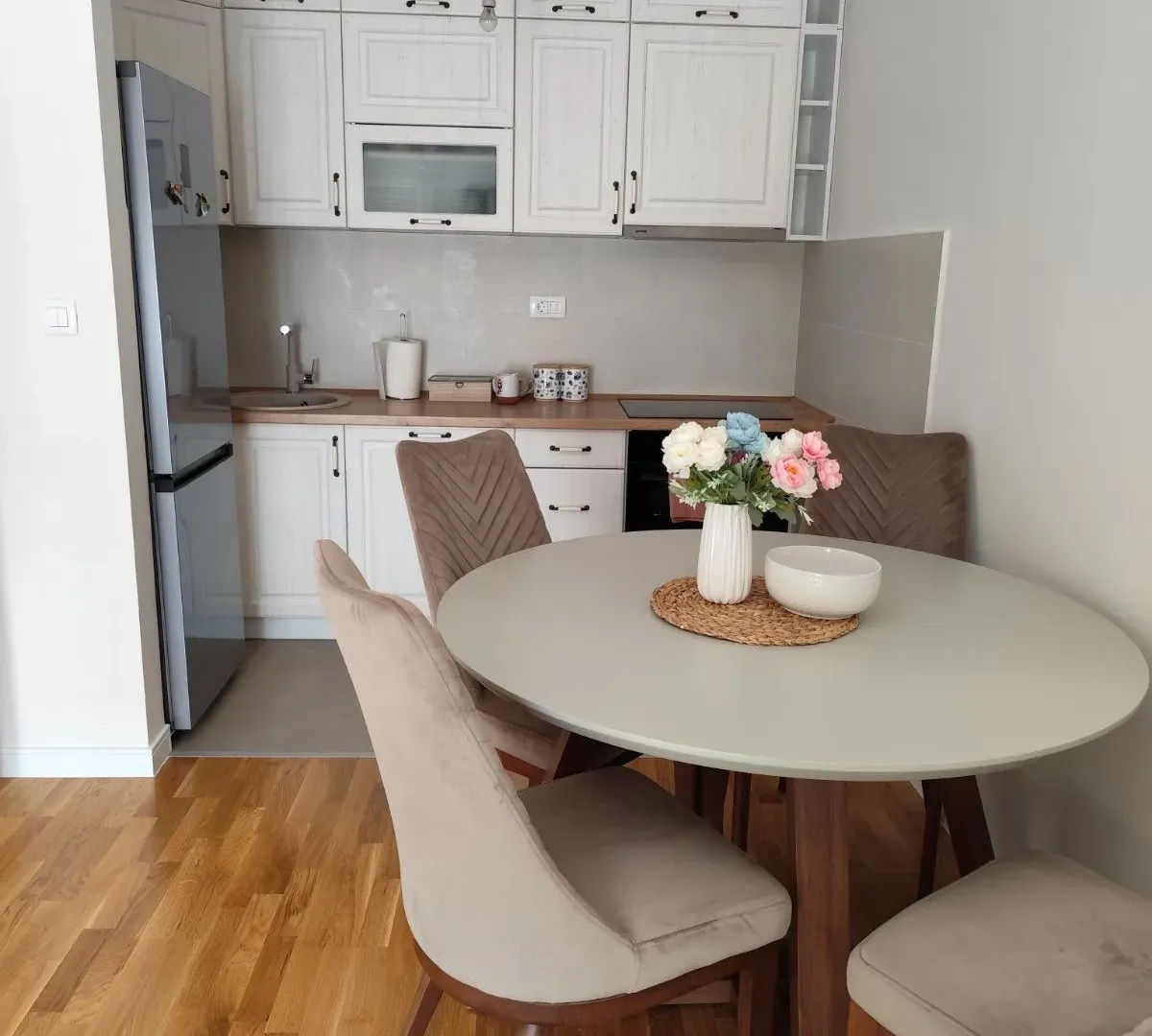 Izdavanje, jednosoban stan, 42m², Pobrežje, Podgorica