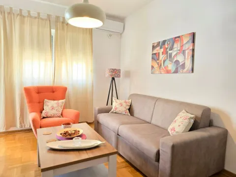 Rent, one bedroom apartment, 47m², Budva, Crna Gora - image 22