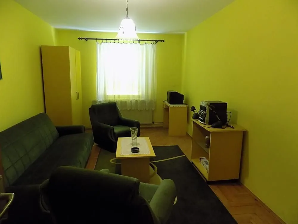 Rent, office space, 2000m², 7. juli, Paraćin