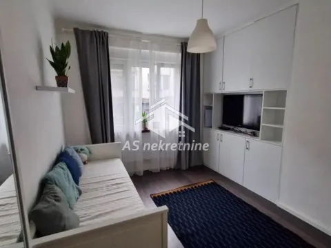 Izdavanje, trosoban stan, 70m², Stari Grad, Beograd - image 5