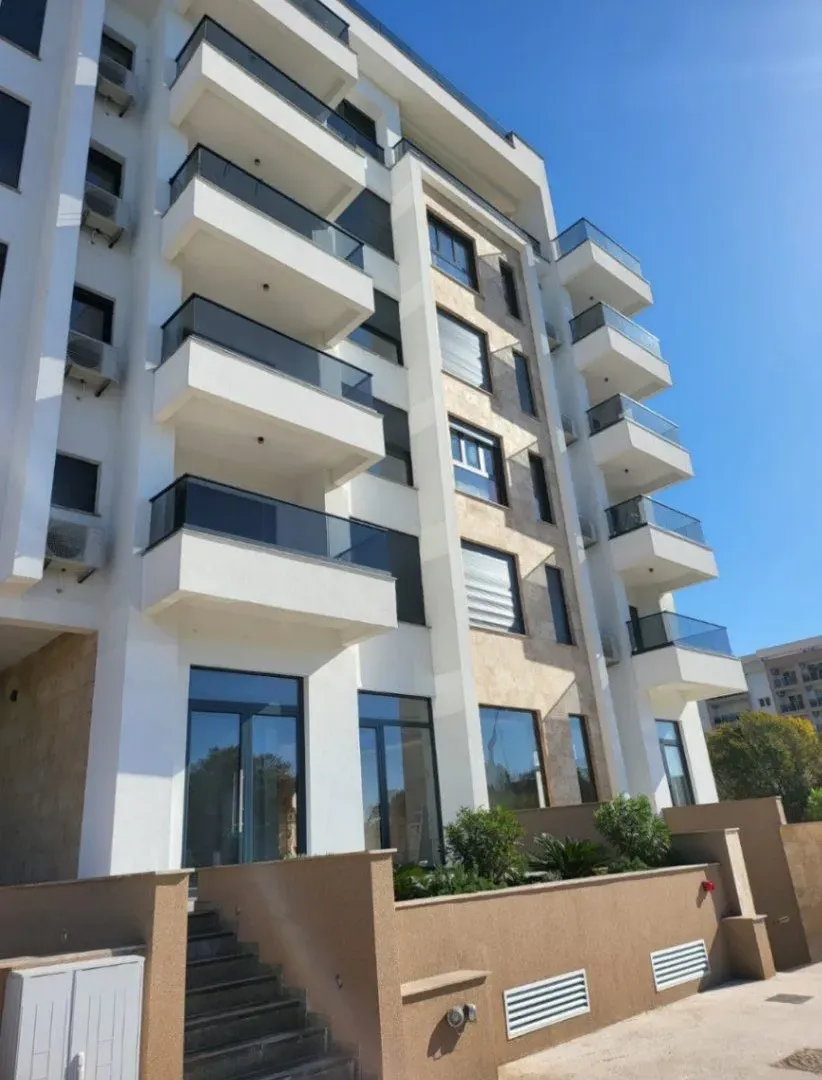 Izdavanje, jednosoban stan, 40m², Šušanj, Bar