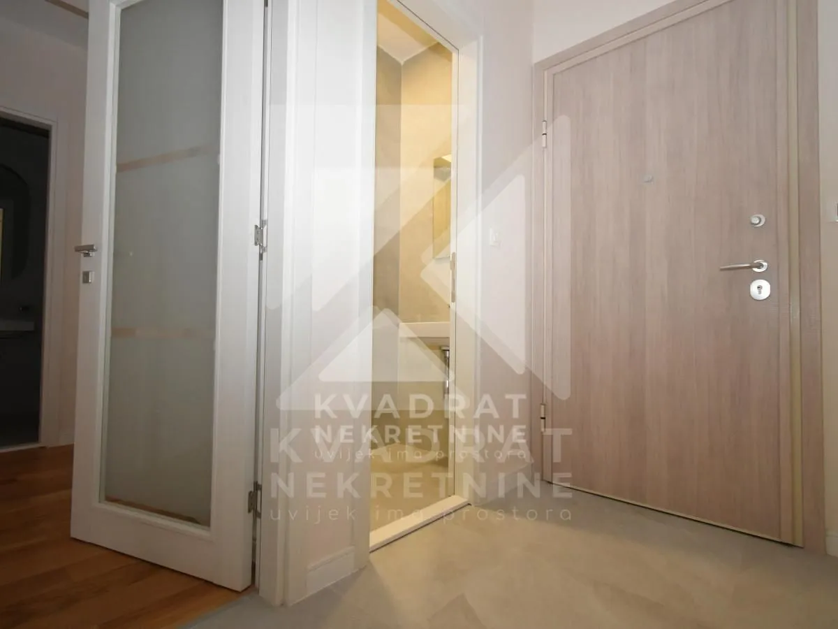 Rent, office space, 72m², Central Point, Podgorica