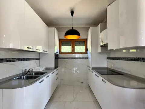 Sale, house, 200m², Rogami, Podgorica - image 8