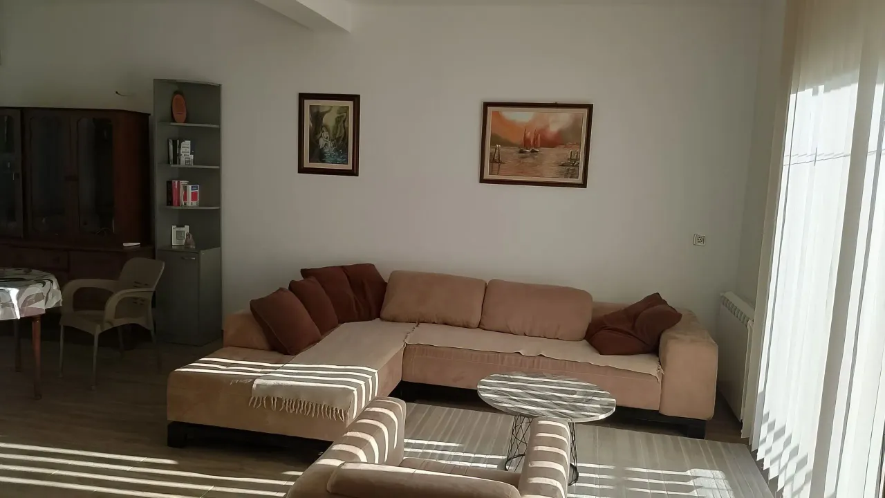 Izdavanje, dvosoban stan, 60m², Zelenika, Herceg Novi