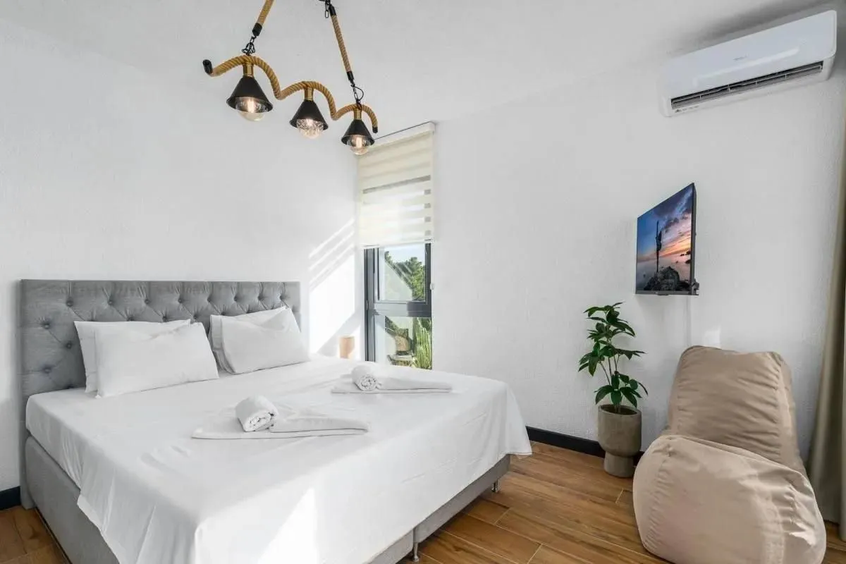 Sale, three bedroom apartment, 131m², Sveti Stefan, Budva