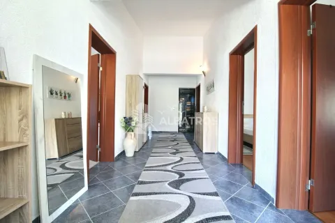 Izdavanje, trosoban stan, 130m², Čeluga, Bar - image 6