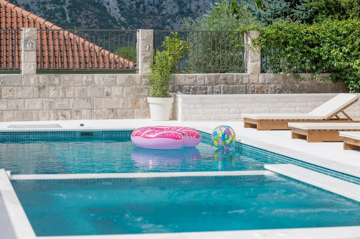 Prodaja, kuća, 240m², Stoliv, Kotor