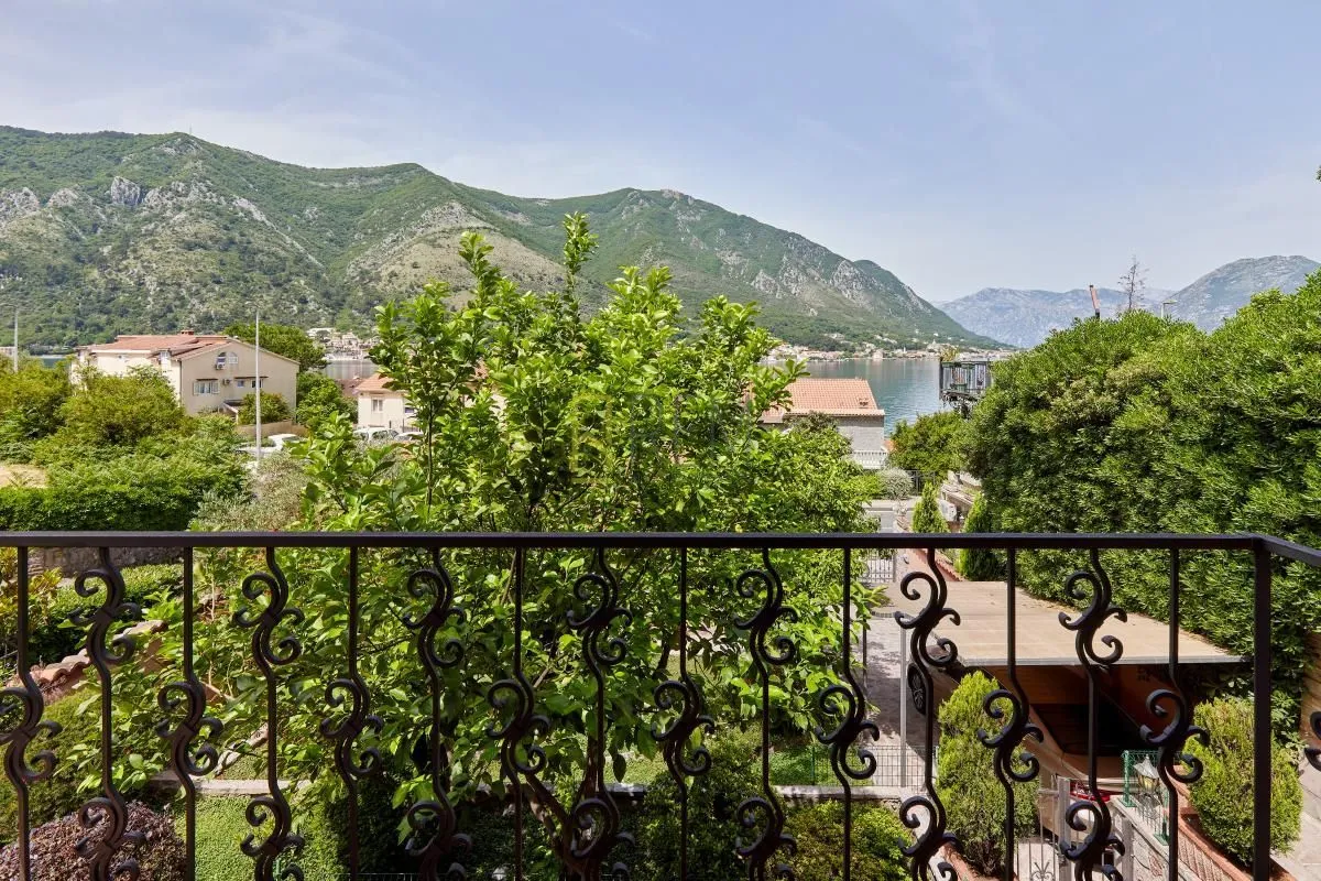 Prodaja, kuća, 120m², Dobrota, Kotor