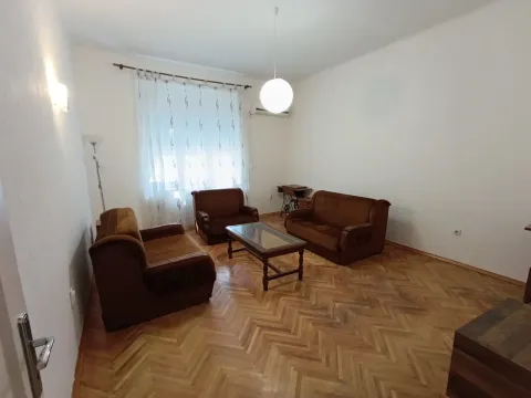 Izdavanje, jednosoban stan, 68m², Centar, Podgorica - image 1