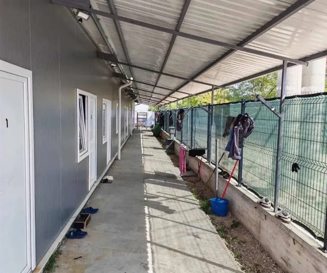 Izdavanje, kuća, 320m², Dobanovci, Surčin
