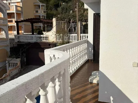 Sale, one bedroom apartment, 50m², Petrovac, Budva - image 2