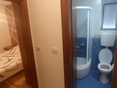 Izdavanje, jednosoban stan, 37m², Škaljari, Kotor - image 3