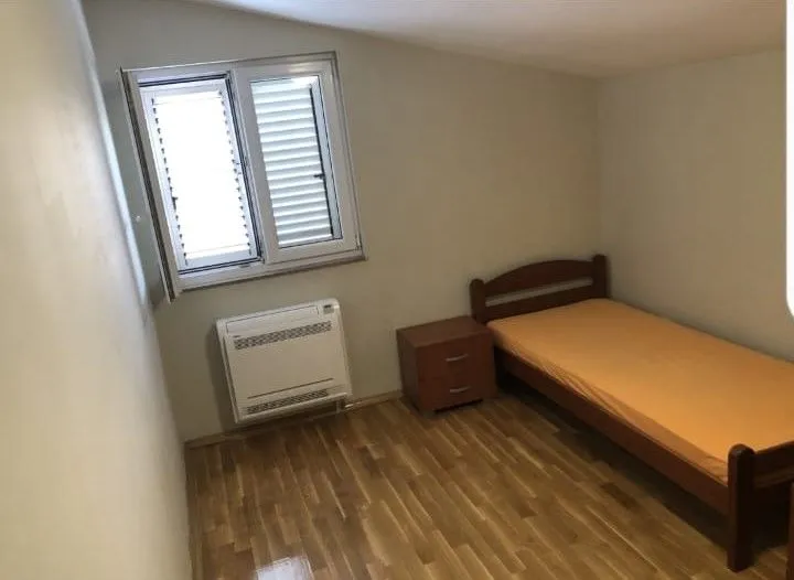 Izdavanje, kuća, 220m², Konik, Podgorica