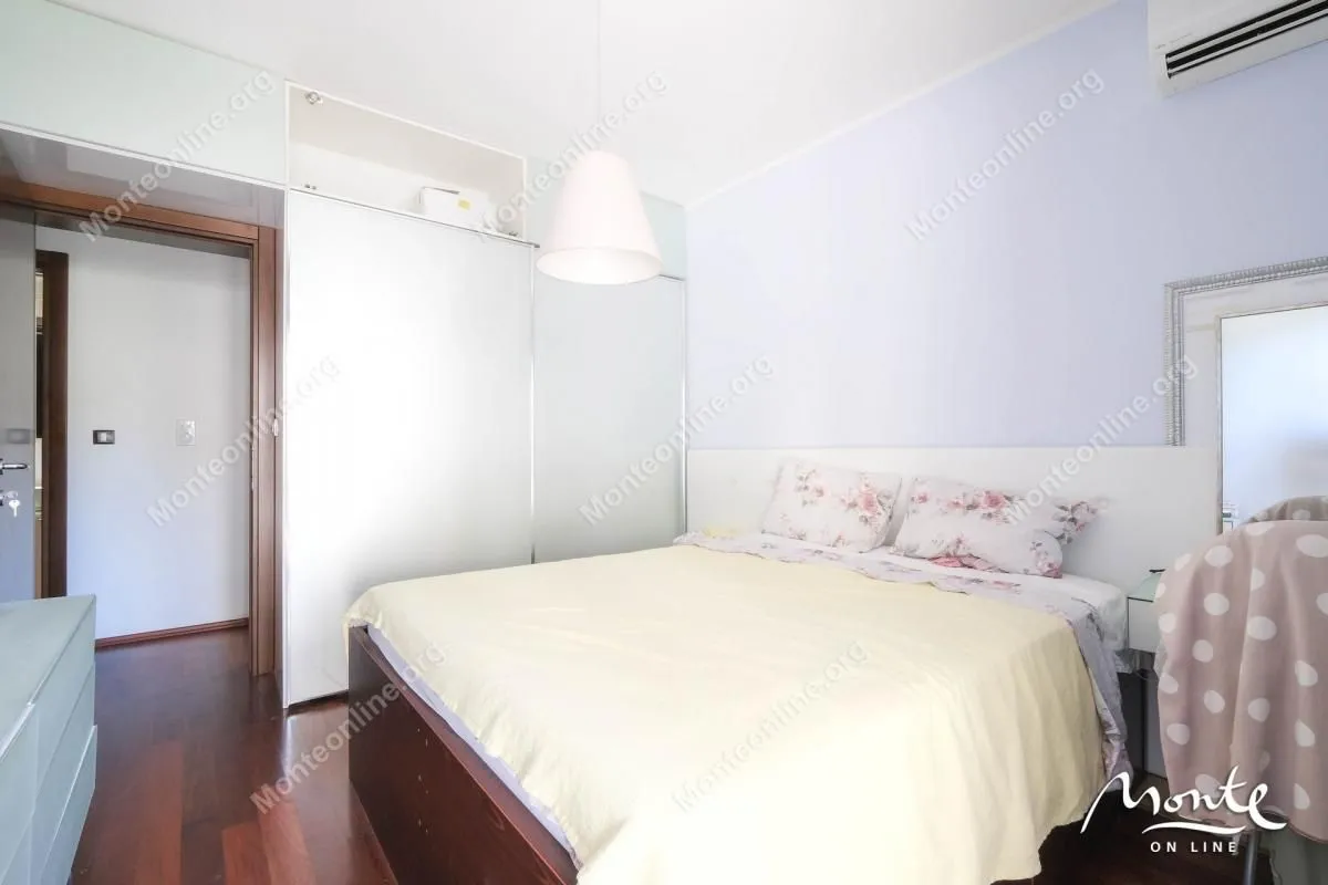 Prodaja, dvosoban stan, 85m², Dobrota, Kotor