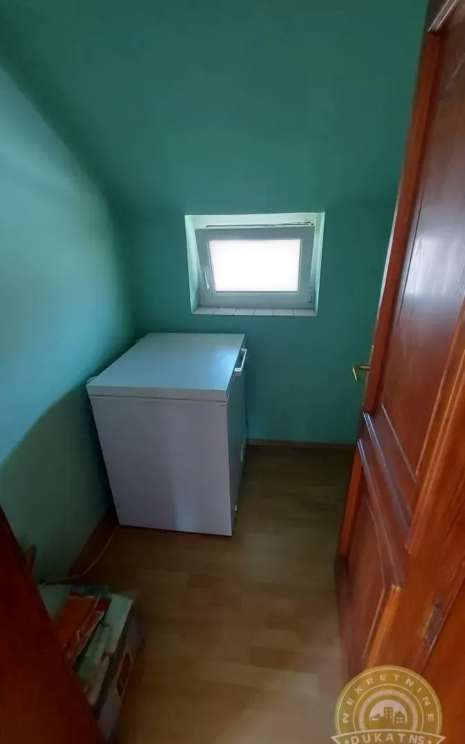 Prodaja, kuća, 340m², Veternik, Novi Sad Sve Podlokacije