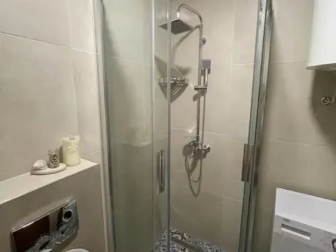 Izdavanje, jednosoban stan, 45m², Kalimanj, Tivat - image 9