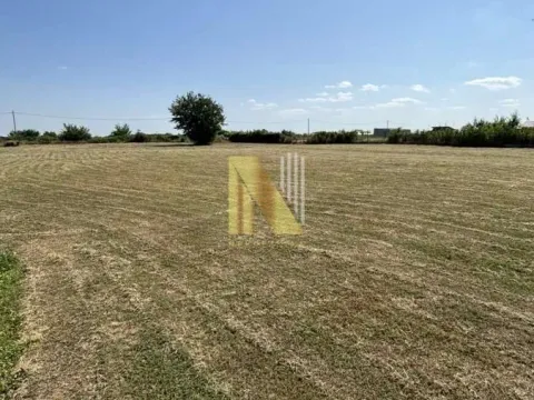 Sale, land lot, 3900m², Irig, Srbija - image 1