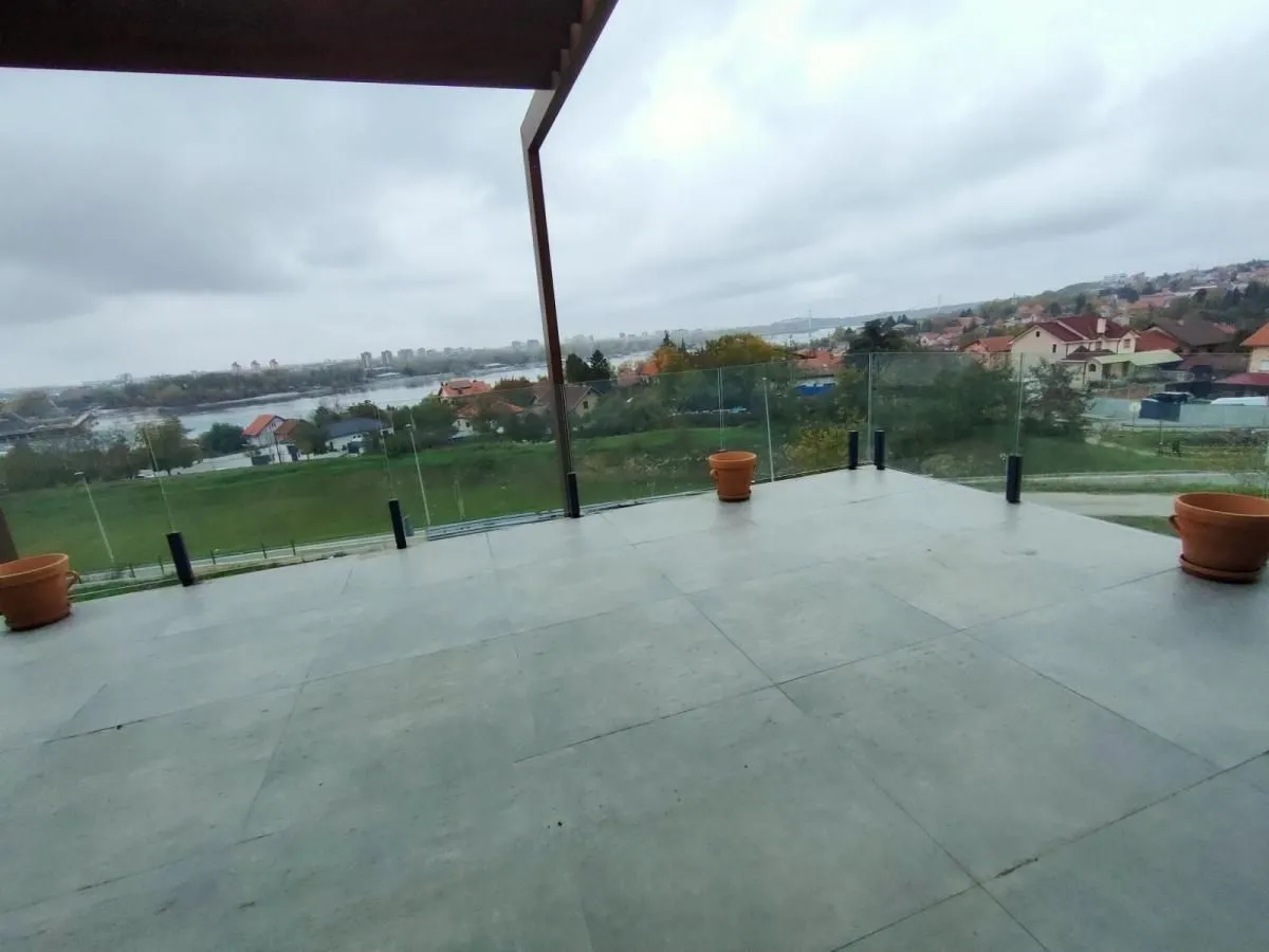 Izdavanje, četvorosoban stan, 200m², Sremska Kamenica, Petrovaradin